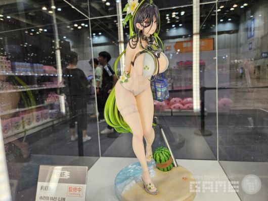 GNF에서 판매하는 니케 피규어를 만나볼 수 있다 / 게임와이 촬영