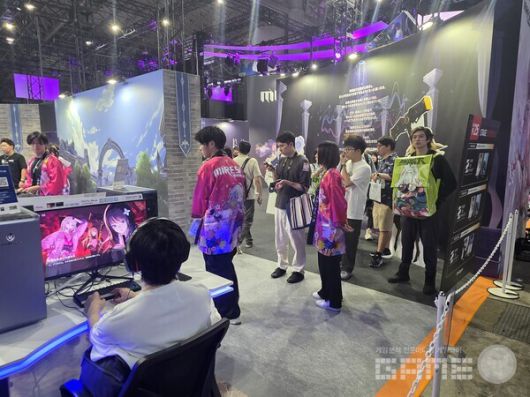 스마일게이트 도쿄게임쇼 2025 카제나 미래시 부스 /게임와이 촬영