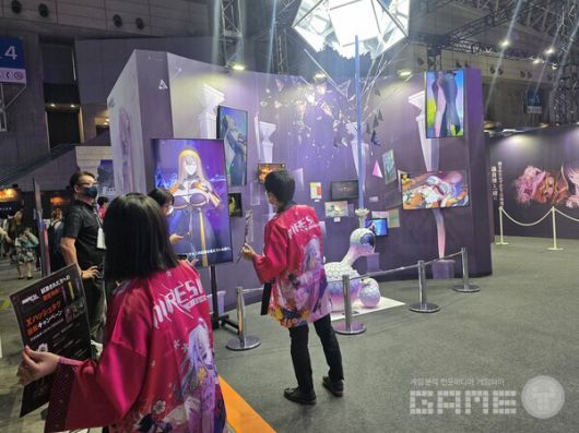 스마일게이트 도쿄게임쇼 2025 카제나 미래시 부스 /게임와이 촬영