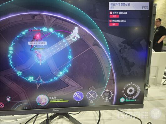 스마일게이트 부스 '미래시' 시연 현장 / 게임와이 촬영