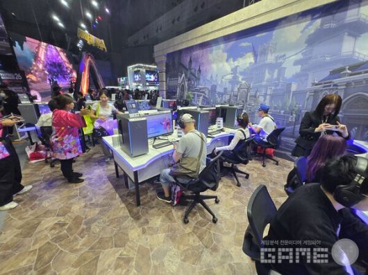 스마일게이트 부스 '미래시' 시연 현장 / 게임와이 촬영