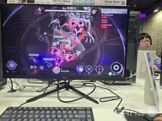 스마일게이트 부스 '미래시' 시연 현장 / 게임와이 촬영