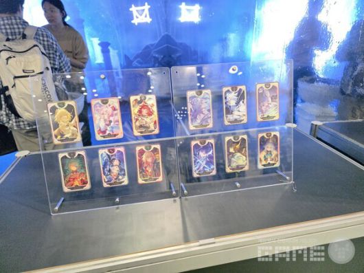 무엇을 고를까? 고르는 시간도 긴 대기줄 형성에 한 몫 했을까? 호요랜드 2025 /게임와이 촬영