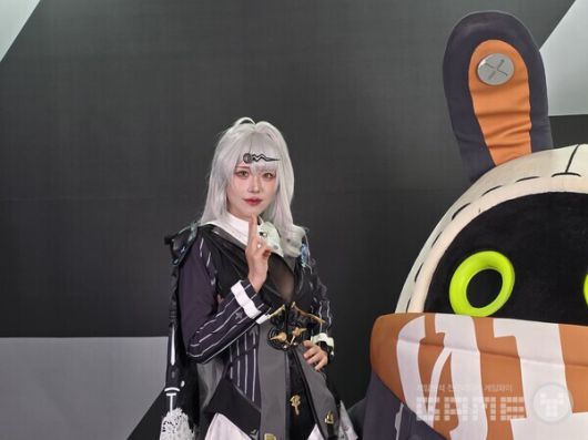 전시장 초입부터 세대 교체를 상징? 호요랜드 2025 젠레스존제로 이벤트 부스. /게임와이 촬영