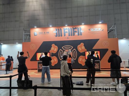 전시장 초입부터 세대 교체를 상징? 호요랜드 2025 젠레스존제로 이벤트 부스. /게임와이 촬영