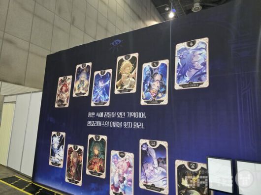 무엇을 고를까? 고르는 시간도 긴 대기줄 형성에 한 몫 했을까? 호요랜드 2025 /게임와이 촬영