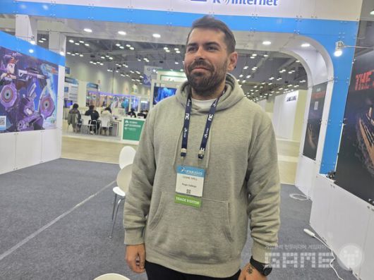 지스타에 참관을 온 휴고 갈레고 /게임와이 촬영