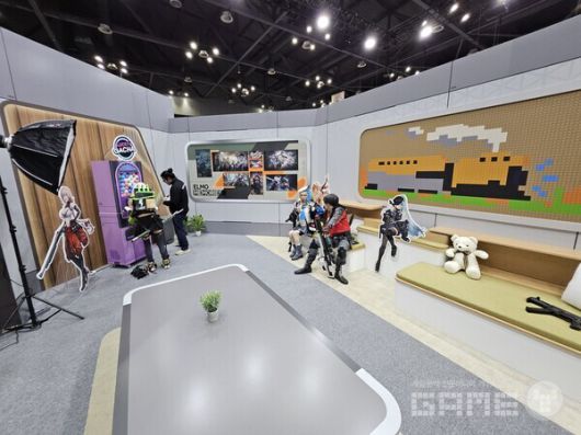 부스 내부에는 간단한 포토존과 이벤트가 준비되어 있었다 / 게임와이 촬영