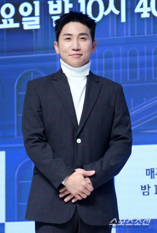 Mnet '커플팰리스2' 제작발표회가 4일 서울 강남구 논현동 엘리에나 호텔에서 열렸다. 유세윤이 포토타임을 갖고 있다. 논현동=박재만 기자 pjm@sportschosun.com/2025.02.04/