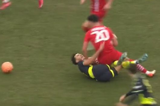 맨시티 미드필더 니코 곤살레스 레이튼 오리엔트전 부상 장면.