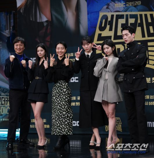 MBC '언더커버 하이스쿨' 제작발표회가 20일 서울 마포구 상암동 MBC 골든마우스홀에서 열렸다. 전배수, 김민주, 김신록, 진기주, 박세현, 서강준이 포토타임을 갖고 있다. 상암동=박재만 기자 pjm@sportschosun.com/2025.02.20/