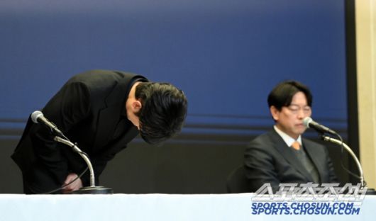 배우 김수현이 31일 서울 상암동 스탠포드호텔에서 기자회견을 갖고 사생활 논란에 대한 입장을 밝혔다. 입장을 밝히는 김수현의 모습. 허상욱 기자/2025.03.31/