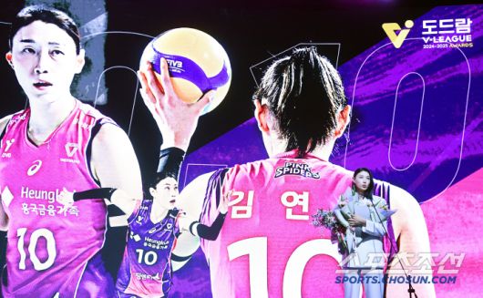 도드람 2024~2025 V리그 시상식이 14일 오후 서울 홍은동 스위스그랜드호텔에서 열렸다. MVP에 뽑힌 김연경이 수상 소감을 말하고 있다. 정재근 기자 cjg@sportschosun.com/2025.4.14/