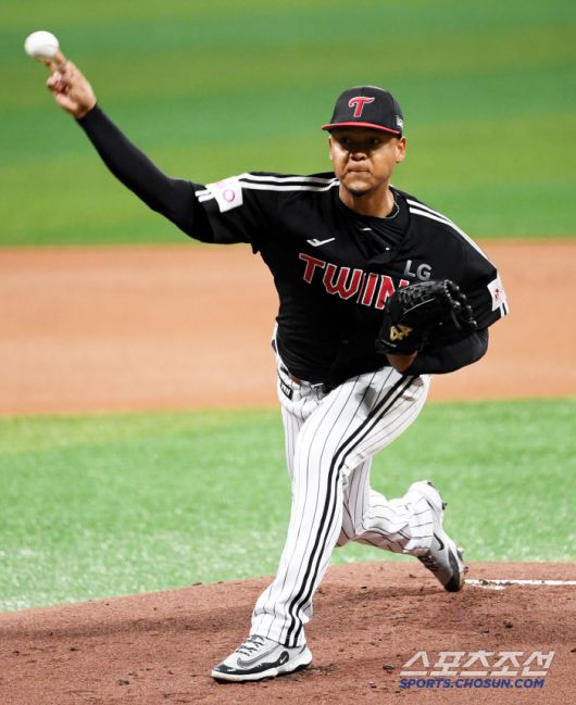 9일 서울 고척스카이돔에서 열린 키움 히어로즈와 LG 트윈스의 경기. LG 에르난데스가 역투하고 있다. 고척=박재만 기자 pjm@sportschosun.com/2025.04.09/