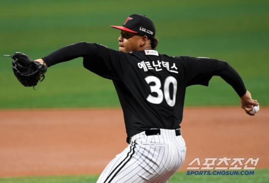 9일 서울 고척스카이돔에서 열린 키움 히어로즈와 LG 트윈스의 경기. LG 에르난데스가 역투하고 있다. 고척=박재만 기자 pjm@sportschosun.com/2025.04.09/