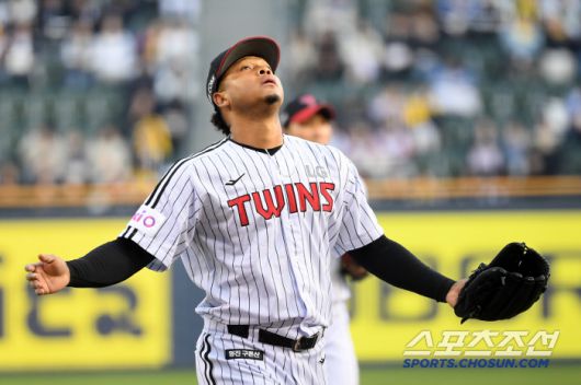 15일 잠실구장에서 열린 LG 트윈스와 삼성 라이온즈의 경기. LG 에르난데스가 숨을 고르고 있다. 잠실=박재만 기자 pjm@sportschosun.com/2025.04.15/