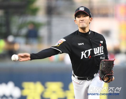 15일 광주 기아 챔피언스필드에서 열린 KT-KIA전. 선발투수 KT 고영표가 투구하고 있다. 광주=정재근 기자 cjg@sportschosun.com/2025.4.15/