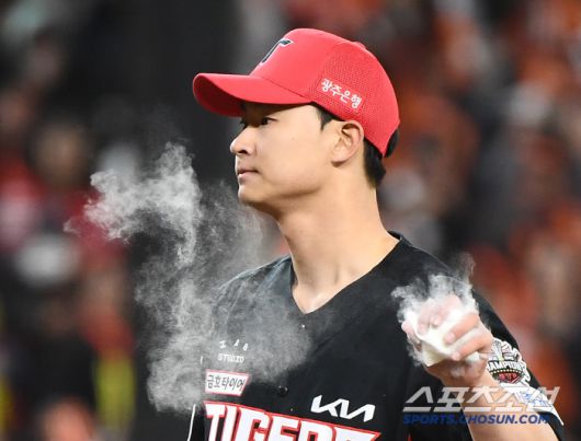 28일 대전 한화생명볼파크에서 열린 KIA-한화전. 7회말 2사 1, 2루에 등판한 곽도규가 투구를 준비하고 있다.  대전=정재근 기자 cjg@sportschosun.com/2025.3.28/