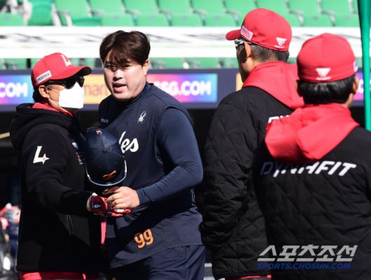 랜더스필드 방문한 류현진.