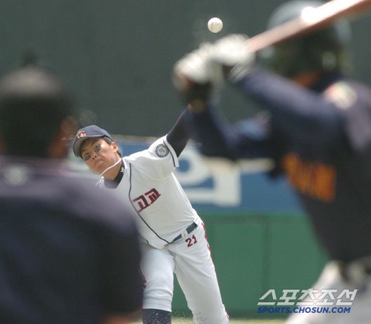 2005년 6월 4일. 제60회 청룡기고교야구  부산고-동산고 경기. 선발 등판한 동산고 류현진. <동대문구장=스포츠조선DB>