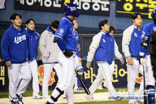 15일 잠실구장에서 열린 LG 트윈스와 삼성 라이온즈의 경기. 패한 삼성 선수들이 아쉬워하고 있다. 잠실=박재만 기자 pjm@sportschosun.com/2025.04.15/