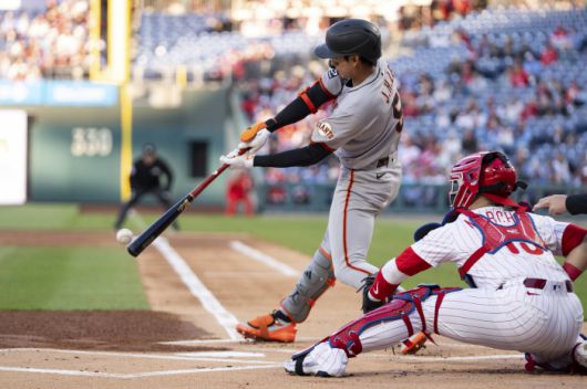 이정후가 17일 필라델피아 원정경기에서 올 시즌 7번째 멀티히트 경기를 달성하며 타율을 0.338(68타수 23안타)로 끌어올렸다. 뿐만 아니라 타율(0.338-ML 8위, NL 5위), 장타율(0.647-ML 6위, NL 3위) OPS(1.042-ML 8위, NL 4위) 등에서 전부 리그 톱 10안에 이름을 올렸다. 이 수치 모두 샌프란시스코 팀내 1위다. 이정후가 확실히 팀의 해결사로 자리매김 했다는 의미다.  특히 이날 5회초 시즌 10호 2루타를 날리며 MLB 최다 2루타 부문 1위에 당당히 이름을 올렸다. 2위 카일 파머(콜로라도)보다 1개 더 많다. 17경기에서 10개의 2루타를 쳤다.   <저작권자(c) 연합뉴스, 무단 전재-재배포, AI 학습 및 활용 금지>