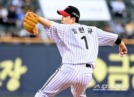 16일 잠실야구장에서 열린 삼성과 LG의 경기, LG 선발투수 임찬규가 역투하고 있다. 잠실=허상욱 기자wook@sportschosun.com/2025.04.