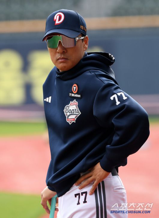 10일 잠실구장에서 열린 두산 베어스와 한화 이글스의 경기. 두산 이승엽 감독이 훈련을 지켜보고 있다. 잠실=박재만 기자 pjm@sportschosun.com/2025.04.10/