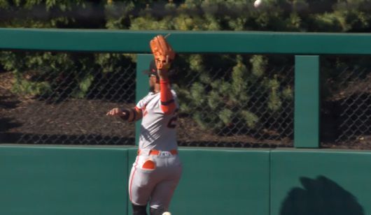 중견수 루이스 마토스가 1회말 알렉 봄의 타구를 잡았다 놓치고 있다. 사진=MLB.TV 캡처