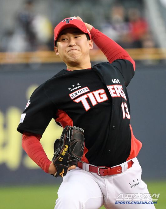 18일 잠실구장에서 열린 두산 베어스와 KIA 타이거즈의 경기. KIA 윤영철이 역투하고 있다. 잠실=박재만 기자 pjm@sportschosun.com/2025.04.18/