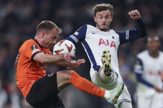 맨체스터 시티가 케빈 더 브라위너의 대체자로 제임스 매디슨(오른쪽)의 영입을 고려하고 있다.   <저작권자(c) 연합뉴스, 무단 전재-재배포, AI 학습 및 활용 금지>