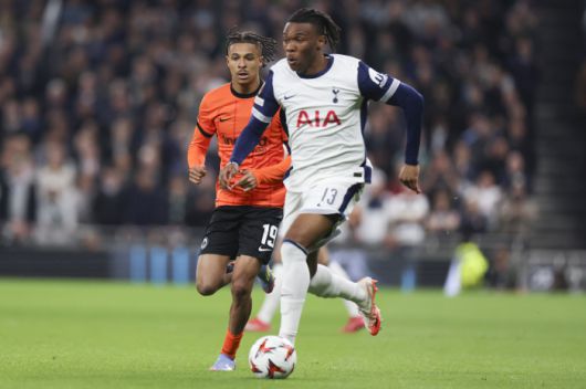 토트넘 수비수 데스티니 우도기(오른쪽)는 현재 맨체스터 시티와 유벤투스(세리에A) 등의 관심을 받고 있다.   <저작권자(c) 연합뉴스, 무단 전재-재배포, AI 학습 및 활용 금지>