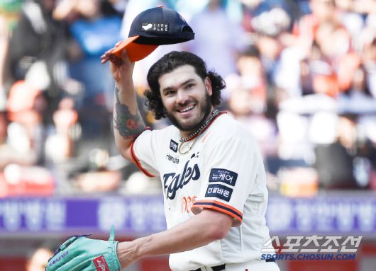 20일 대전 한화생명볼파크에서 열린 NC-한화전. 7이닝 무실점으로 호투한 폰세가 기뻐하고 있다. 대전=정재근 기자 cjg@sportschosun.com/2025..4.20/