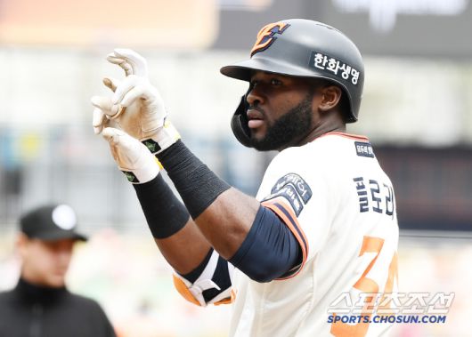 20일 대전 한화생명볼파크에서 열린 NC-한화전. 1회말 1사 플로리얼이 안타를 친 후 기뻐하고 있다. 대전=정재근 기자 cjg@sportschosun.com/2025..4.20/
