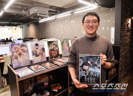웹툰 '풍운전신' 임재용 작가가 본지와 인터뷰에 앞서 포즈를 취하고 있다. 가산동=송정헌 기자songs@sportschosun.com/2025.04.16/