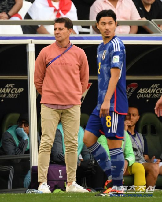 19일(현지시간) 카타르 도하 에듀케이션 시티 스타디움에서 열린 2023 아시아축구연맹(AFC) 카타르 아시안컵 이라크와 일본의 경기. 이라크 헤수스 카사스 감독이 경기를 지켜보고 있다. 알라이얀(카타르)=박재만 기자 pjm@sportschosun.com/2024.01.19