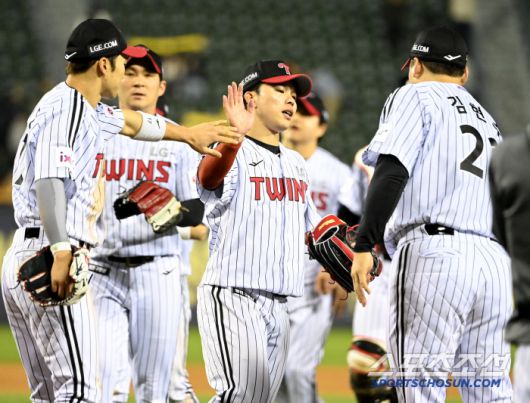 23일 잠실야구장에서 열린 NC와 LG의 경기, LG가 3대0으로 승리했다. 승리의 기쁨을 나누는 LG 선수들의 모습. 잠실=허상욱 기자wook@sportschosun.com/2025.04.23/