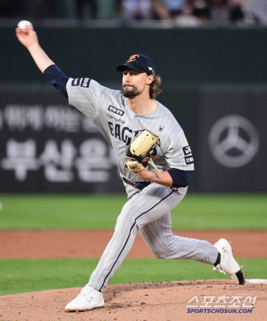 23일 부산 사직야구장에서 열린 롯데와 한화의 경기. 선발 투구하고 있는 한화 와이스. 부산=송정헌 기자songs@sportschosun.com/2025.04.23/