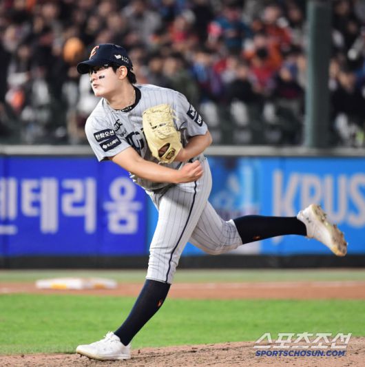 23일 부산 사직야구장에서 열린 롯데와 한화의 경기. 투구하고 있는 한화 김서현. 부산=송정헌 기자songs@sportschosun.com/2025.04.23/