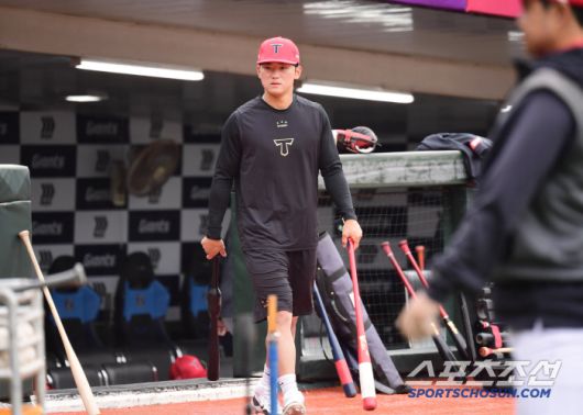 8일 부산 사직야구장에서 KBO리그 시범경기 롯데와 KIA의 경기가 열린다. 경기 전 타격 훈련을 하고 있는 김도영. 부산=송정헌 기자songs@sportschosun.com/2025.03.08/