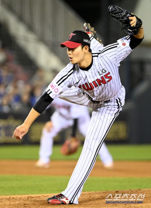 17일 잠실야구장에서 열린 LG와 삼성의 경기, LG 김영우가 역투하고 있다. 잠실=허상욱 기자wook@sportschosun.com/2025.04.17/