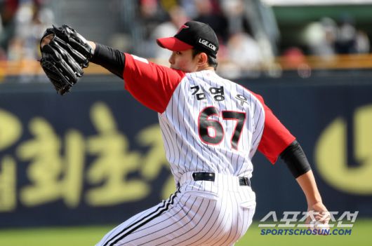 13일 잠실구장에서 열린 LG 트윈스와 두산 베어스의 경기. LG 김영우가 역투하고 있다. 잠실=박재만 기자 pjm@sportschosun.com/2025.04.13/