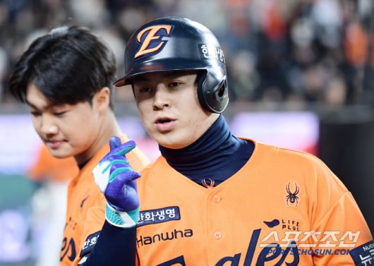 25일 대전 한화생명볼파크에서 열린 한화와 KT의 경기. 7회말 동점 솔로홈런을 날린 한화 노시환. 대전=송정헌 기자songs@sportschosun.com/2025.04.25/