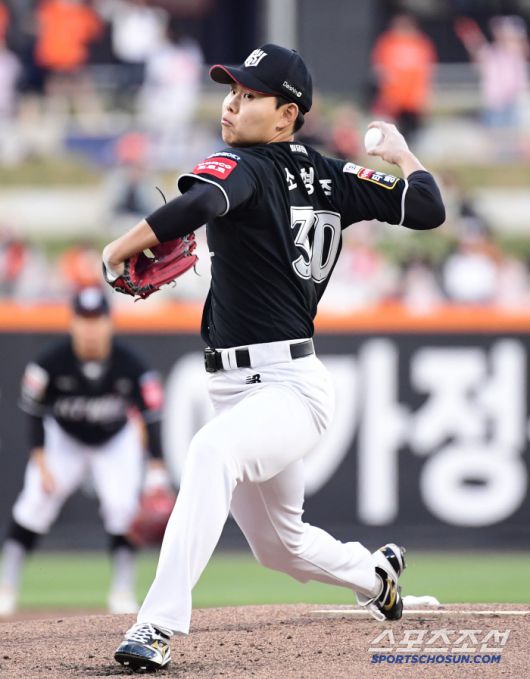 25일 대전 한화생명볼파크에서 열린 한화와 KT의 경기. 선발 투구하고 있는 KT 소형준. 대전=송정헌 기자songs@sportschosun.com/2025.04.25/