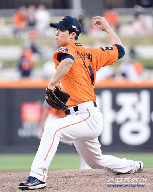 25일 대전 한화생명볼파크에서 열린 한화와 KT의 경기. 선발 투구하고 있는 한화 엄상백. 대전=송정헌 기자songs@sportschosun.com/2025.04.25/