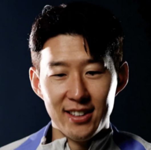 25일(한국시각) 토트넘은 공식 홈페이지를 통해 '엔제 포스테코글루는 손흥민이 리버풀전에서 뛰지 못할 것이라 말했다. 손흥민은 여전히 발 부상으로 회복 중이다. 울버햄튼, 프랑크푸르트, 노팅엄전에 결장했다'고 발표했다. 포스테코글루 감독은 경기 전 인터뷰에서 "부상 문제는 딱 한 명만 있다"라며 "손흥민이 복귀를 위해 노력 중이다. 컨디션이 좋아지고 있으며, 긍정적인 신호다. 리버풀전에서는 어렵지만, 장기적인 문제를 제외하면 지난 경기 출전 선수들이 잘 해줬다. 나머지 선수들은 모두 출전이 가능하다. 앞으로 48시간 동안 선발에 대해 고민하여 결정할 예정이다"라며 손흥민의 결장 소식을 전했다. 사진=토트넘 SNS 캡처