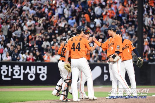 전날 패배 설욕하는 한화의 2대 1 승리.