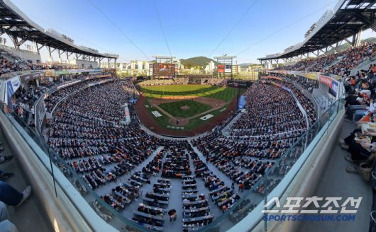 시즌 10번째 매진을 기록한 한화생명 볼파크.