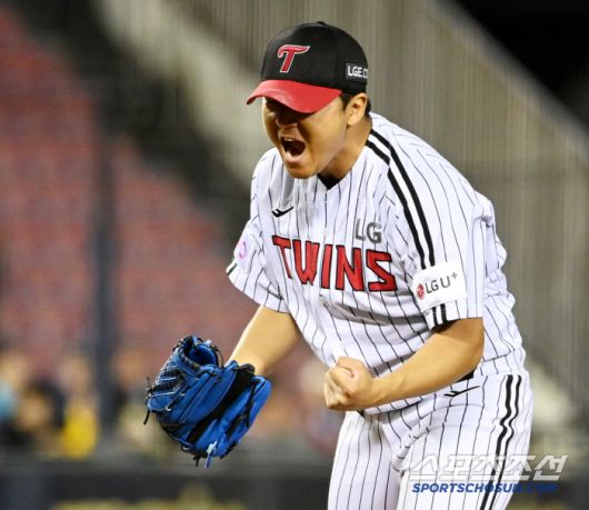 23일 잠실야구장에서 열린 NC와 LG의 경기, 6회초 2사 1루 LG 송승기가 NC 박한결을 삼진처리하며 환호하고 있다. 잠실=허상욱 기자wook@sportschosun.com/2025.04.23/