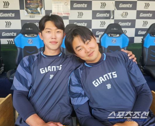 전민재(왼쪽)-정철원. 이종서 기자